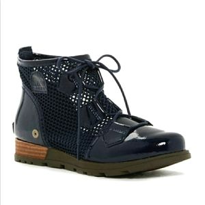 NWOB Sorel Major Lace Navy Blue Ankle Booties